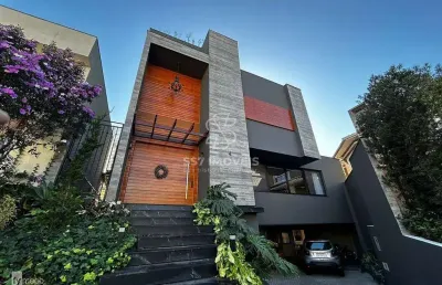 Triplex de alto padrão com 4 suítes em condomínio fechado no bairro campo comprido!!