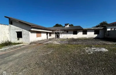 Casa térrea com 3 quartos com um amplo terreno em campina grande do sul!