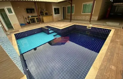 Belíssima casa linear com 3 quartos e piscina em bangu