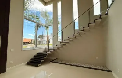 Inda casa em condomínio fechado à venda – ampla, completa e sustentável!