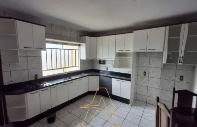 Parte superior de casa com 4 dormitórios e área de festas no bairro escola agrícola