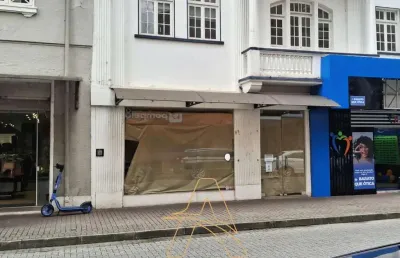 Sala comercial térrea com mezanino na rua xv de novembro