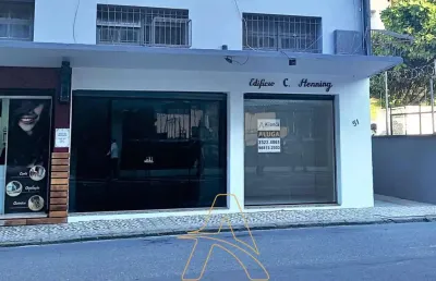 Sala comercial térrea com mezanino no centro de blumenau