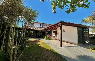 Casa para venda em garopaba, centro de garopaba, 4 dormitórios, 2 suítes, 2 banheiros, 1 vaga