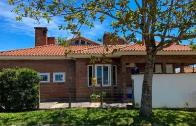Casa com 3 quartos à venda na Rua Tancredo Neves, 290, Centenário, Torres