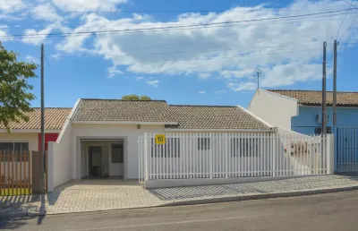Casa espaçosa com energia solar e sobra de terreno, bairro padovani. 3 quartos e 3 vagas de garagem. 250 mt.