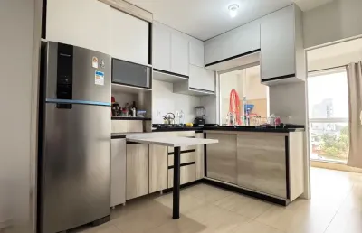 Apartamento com cozinha planejada e sacada em vidro com churrasqueira no cancelli em cascavel