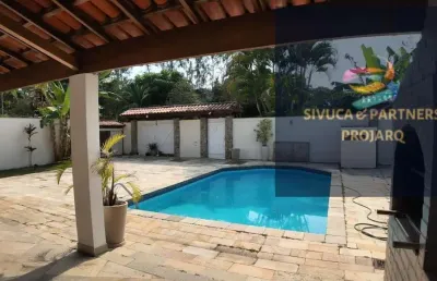 Vendo excelente casa em condomínio com 5 quartos  (3 suítes)
