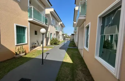 Sobrado de 03 dormitórios, 01 suíte e 02 vagas de garagem em condomínio fechado no jardim pagliato.
