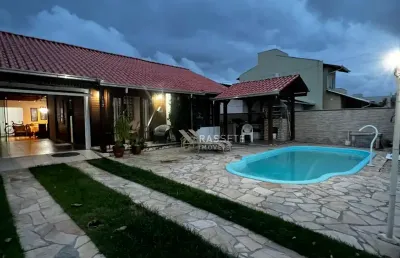 Casa á 100 metros do mar na meia praia em navegantes/sc