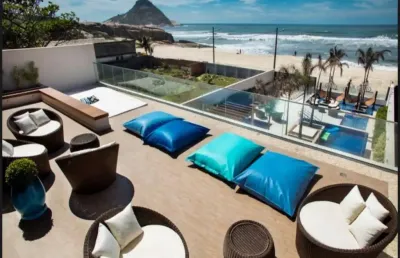 Apartamento com clube na praia de frente para o mar