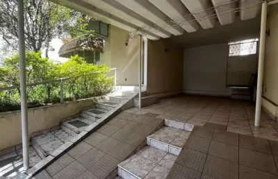 Casa no bairro alto, aceita financimento e estuda permuta
