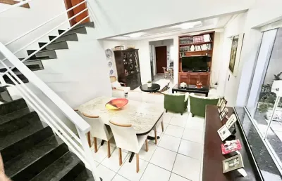 Casa com piscina, 3 dormitórios, sendo uma suíte, sala jantar ampla e área gourm