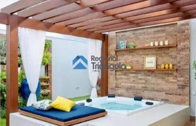 Casa alto padrão com piscina, jacuzzi e 3 suítes – 720m² de terreno