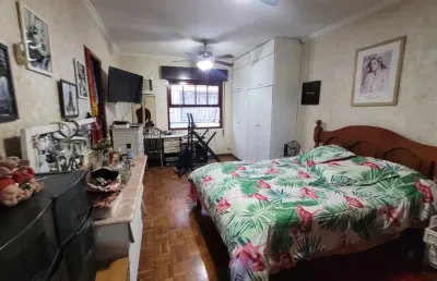 Casa a venda em rua fechada portão e segurança 24 horas