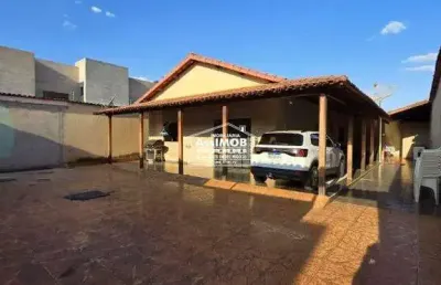 Casa ampla a venda com 3 quartos (1 suíte com closet) no paracatuzinho