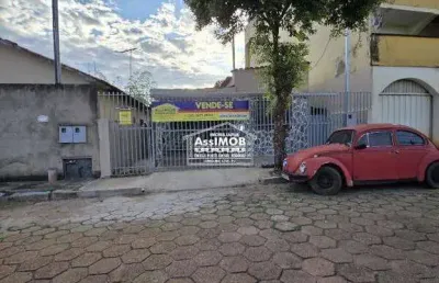 Casa venda com 4 quartos, garagem, quintal, forro de gesso, escriturada para financiamento, paracatu- mg