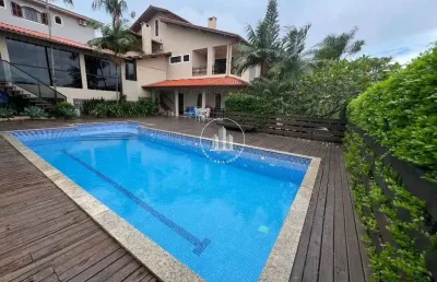 Casa 410m² com 5 quartos e suítes na forquilhinha - est