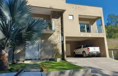 Casa 3 dormitórios e piscina em condomínio fechado no roçado - est