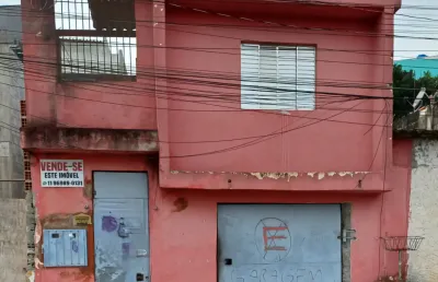 Casa com edícula próximo ao terminal de ônibus de poá