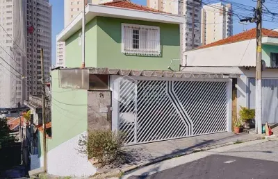 (sobrado + 1 casa)  com 216m² com 2 amplos dormitórios, área gourmet e 3 vagas de auto com portão a