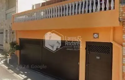 Sobrado invertido à venda, com 308² com 3 dorms, amplo terraço, lavanderia e quital - conjunto resi