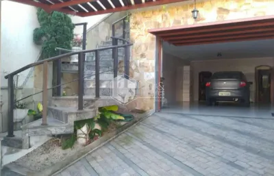 Sobrado à venda, 300m², 4 dormitórios (sendo 3 suítes) + 1 dep. empregada, 4 vagas, churrasqueira-