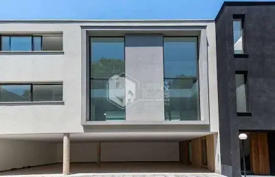 Casa em condomínio para venda com 4 quartos, sendo 4 suítes, 686m²
