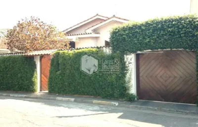 Casa à venda, com 296m² com 6 amplos dorms, com 2 suítes, 4 salas, cozinha com planejados, churrasq