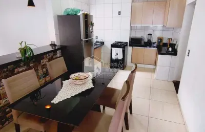 Casa à venda, com 250 m² quintal espaçoso, com móveis planejados na cozinha  e 4 vagas , com edícul