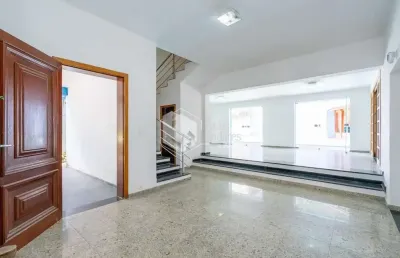 Casa em condomínio para venda com 3 quartos, sendo 3 suítes, 324m²