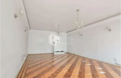 Casa acolhedora com espaço gourmet e churrasqueira, com 3 dormitórios, 2 banheiros bem distribuídos