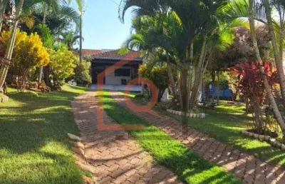 Casa com 2 dormitorios com muito paisagismo em  americo brasiliense