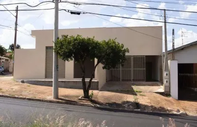 Casa com 4 quartos à venda na rua américo danielli, 334, parque laranjeiras, araraquara, 256 m2 por r$ 420.000