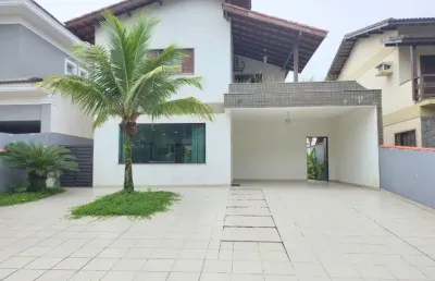 Casa com 3 quartos para alugar na Avenida Marjory da Silva Prado, 2605, Balneário Praia do Pernambuco, Guarujá