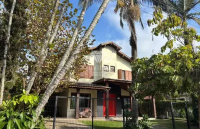 Casa na praia para venda em florianópolis, jurerê internacional, 5 dormitórios, 2 suítes, 5 banheiros, 2 vagas