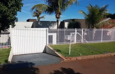 Lindíssima casa com suíte, 2 quartos, 3 vagas, área gourmet com churrasqueira e adega no jd. pancera
