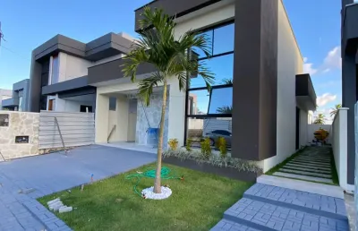 Linda casa em condomínio de luxo, com área de lazer completa.