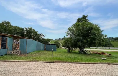 Belo terreno com frente leste no reserva do arvoredo