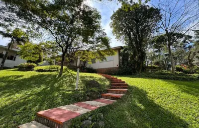Amplo terreno com casa no centro de santa cruz do sul