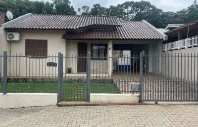Casa aconchegante com amplo pátio no bairro esmeralda
