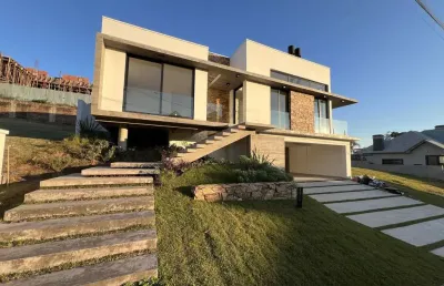 Casa com 3 quartos à venda na Avenida Leo Kraether, 713, Country, Santa Cruz do Sul