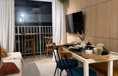 Vendo apto de 2 dormitórios, varanda e opção de vaga