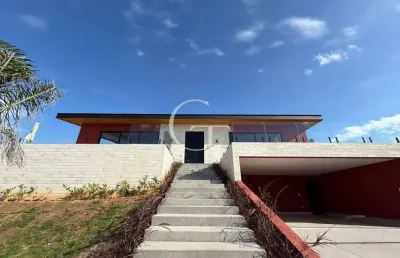Casa mobiliada à venda no condomínio campos de santo antônio ii – vista para área verde e alto padrão em cada detalhe
