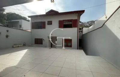 Casa tipo sobrado com 3 dormitórios em bairro tranquilo em itu