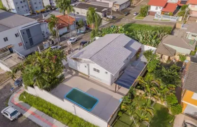 Casa para venda em criciúma, mina brasil, 3 dormitórios, 2 suítes, 4 banheiros, 2 vagas