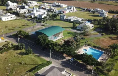 Casa em condomínio para venda em criciúma, primeira linha, 4 dormitórios, 3 suítes, 4 banheiros, 2 vagas