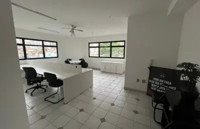 Sala comercial bem distribuída com copa e vaga de garagem no bosque da saúde – 4º andar, sala 41