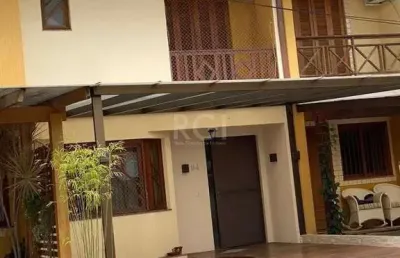 Casa com 3 quartos à venda na Avenida Edgar Pires de Castro, 1286, Hípica, Porto Alegre