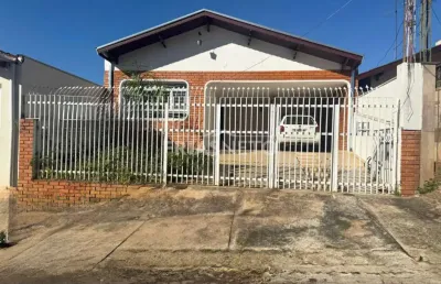 Casa com 3 quartos para alugar na Vila Independência, Piracicaba 
